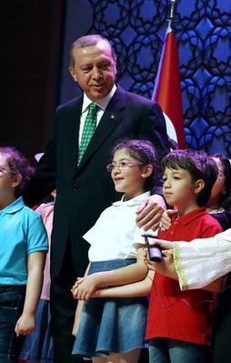 "Çocuklara kıymayın efendiler"