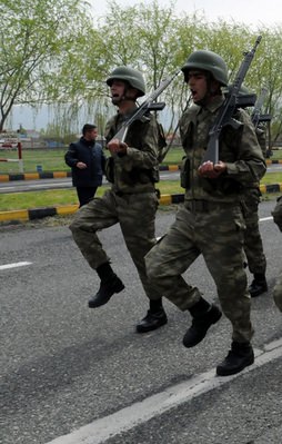 TSK açıkladı! Askere doçka ile ateş açıldı