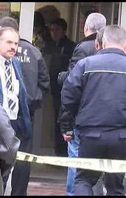 Bakırköy'de silahlı PTT soygunu