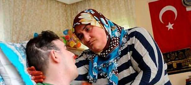 Gülsüm anne yüz felci oldu