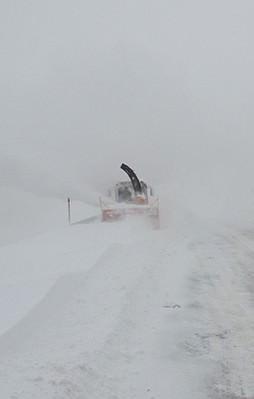 Kar yağışı Antalya yolunu kapattı!
