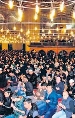 Camilerde kandil coşkusu