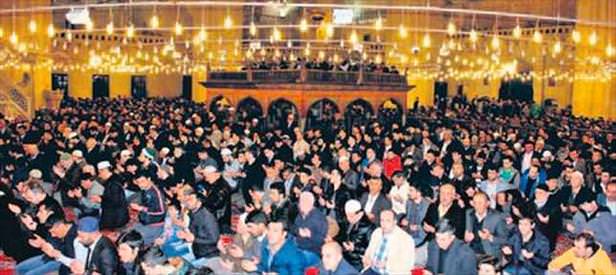 Camilerde kandil coşkusu