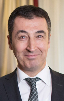 "Makam için Türk halkına ihanet etti"