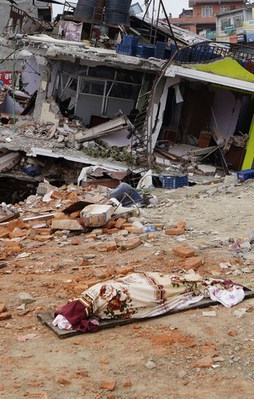 Nepal'deki depremin yeni görüntüleri