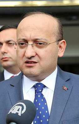 "Bu yılanın kafasını kopartmak gerekiyor"