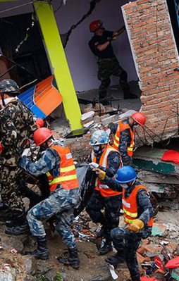 Nepal'de ölü sayısı 5 bine yaklaştı