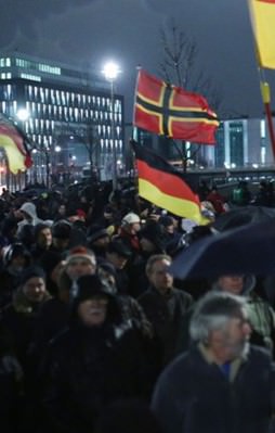 İslam düşmanı PEGİDA özür diledi