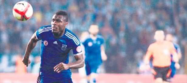 Emenike'nin omzundan büyük yük kalktı