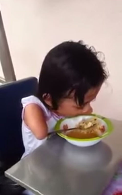 Engelli kızın hayat azmi izleyenleri duygulandırdı