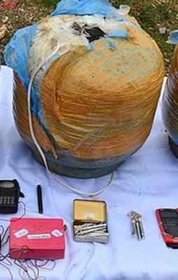Karayoluna döşenmiş 150 kilo patlayıcı!