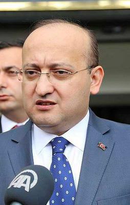 "Devlete meydan okuyanları alkışlıyorlar"