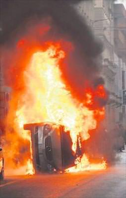 Kraliçe'nin maymunları