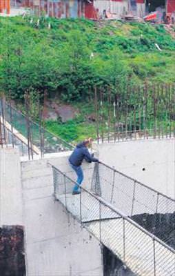 Fıkra gibi asma köprü