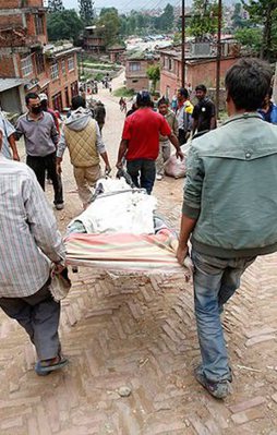 Nepal'de ölü sayısı 7 bini geçti