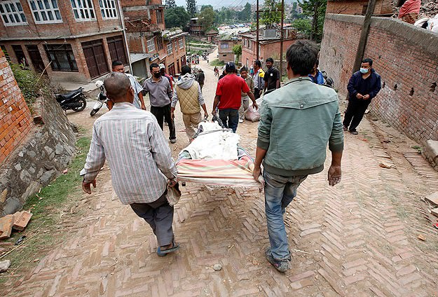 Nepal'de ölü sayısı 7 bini geçti