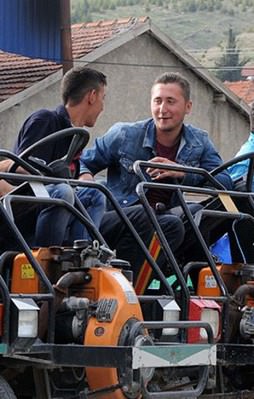 'Pat patı olmayana kız vermiyorlar'