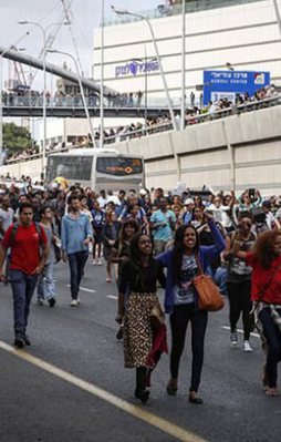 İsrail'de polis şiddeti protestosu