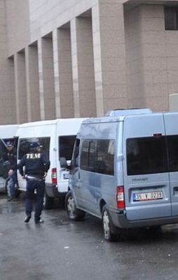 İzmir'de "paralel yapı" operasyonu