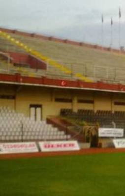 Maç esnasında tribün çöktü!