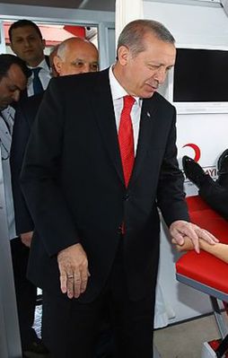 Erdoğan'dan kan bağışı çadırına ziyaret