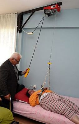 Hayata çelik halatlarla bağlanıyor