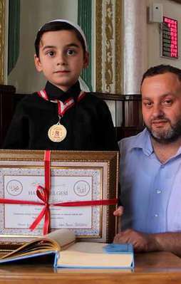 6 yaşında hatim indirdi
