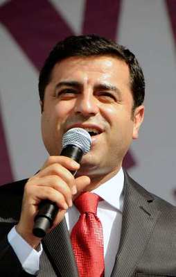 Demirtaş mitingde Diyanet'i yuhalattı