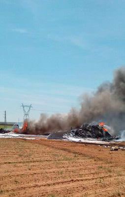 İspanya'da askeri uçak yere çakıldı