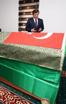 Başbakan'dan Süleyman Şah Türbesi'ne ziyaret
