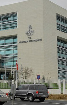 AYM'den kritik Kürtçe kararı