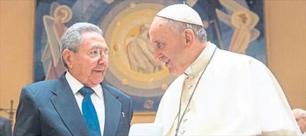 Fidel’in kardeşi Vatikan’da coştu