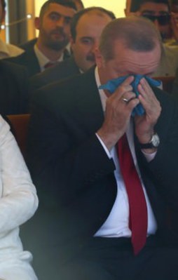 Arnavutluk'ta Erdoğan'ı gözyaşlarına boğan şiir