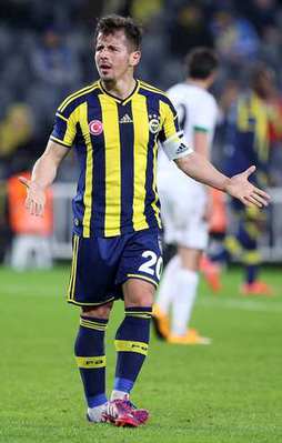 Emre Belözoğlu'na saldırı!