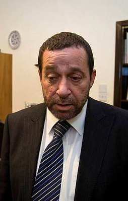 Başbakan Yardımcısı Denktaş istifa etti