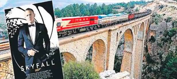 Bond'un düştüğü köprüye akın var