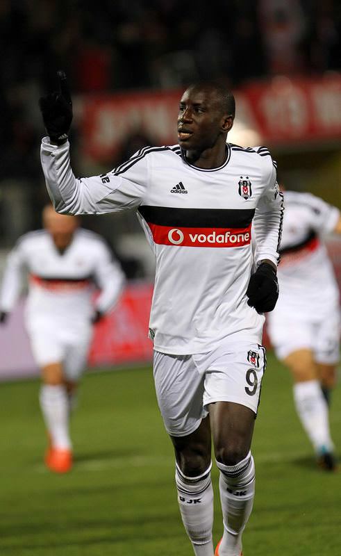 Demba Ba'dan olay tweet!