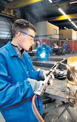 Masada kaçıyor meydanda atıyor!