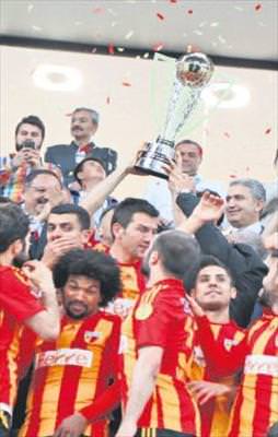 Şampiyon taçlandı