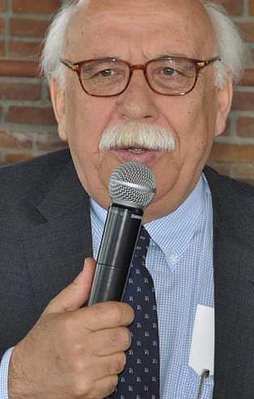 "Herkes susar biz susmayız"