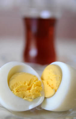 "Kahvaltıda yumurtanın yanında çay içmeyin"