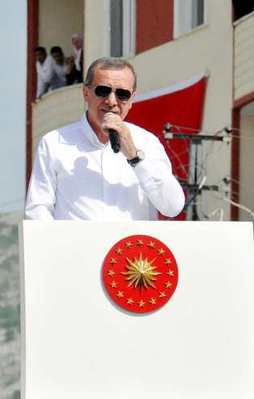 Erdoğan: "Demokrasi tehditle olmaz"