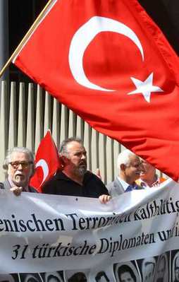 Ermenilere karşı bayrak nöbeti