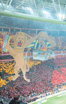 Önce tribünde barçalayacak