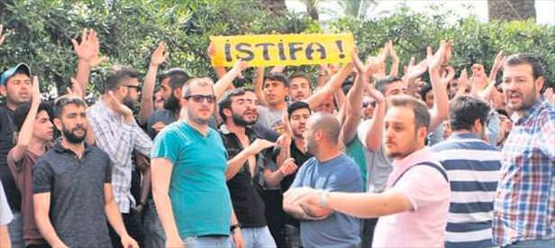 İzmir’de Yıldırım’a istifa pankartı!