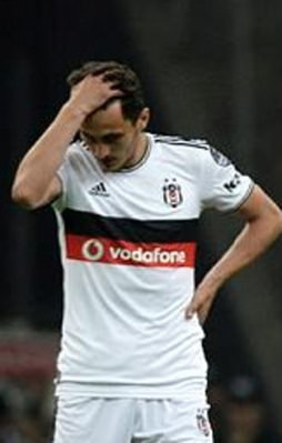 Beşiktaşlı taraftarlardan futbolculara tepki