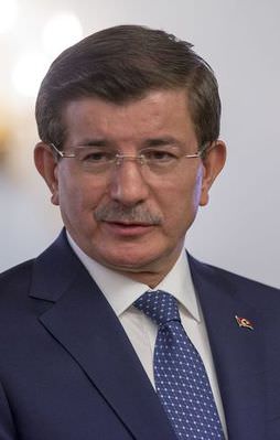 Davutoğlu: Gençlerimize yüzde 35 indirim olacak