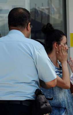 Avcılar'da sıcak saatler! Bankayı soydular