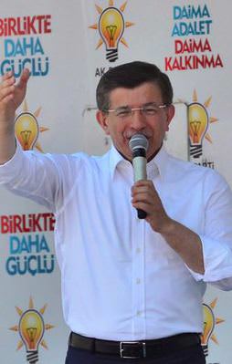 Başbakan Davutoğlu G.Saray'ı kutladı