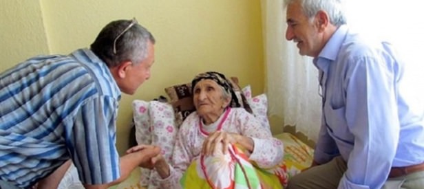 Doktorla 111 yaşında tanıştı